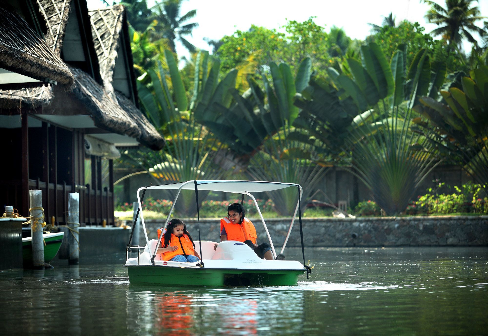 Vasundhara Sarovar Premiere Alappuzha Exterior foto