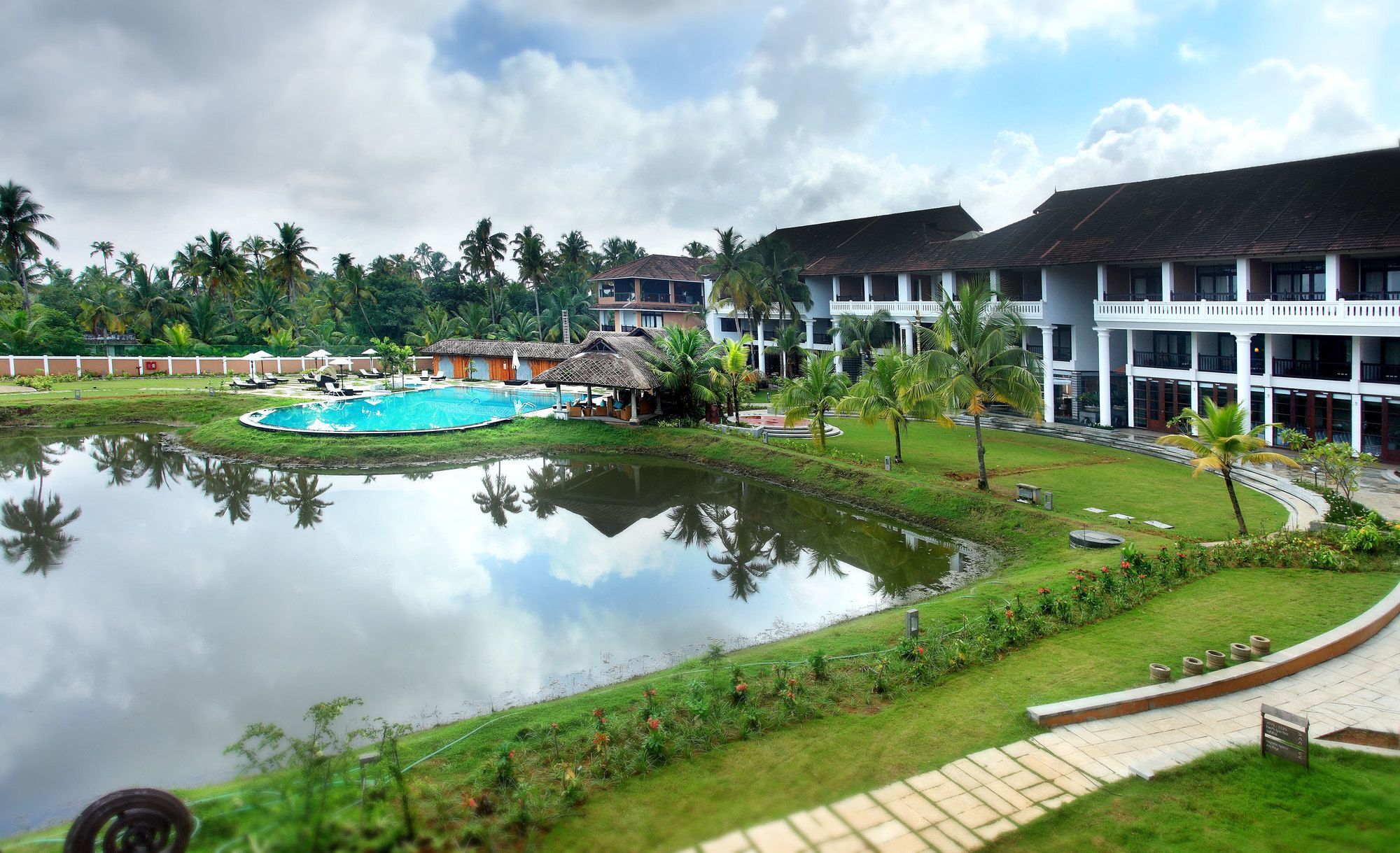 Vasundhara Sarovar Premiere Alappuzha Exterior foto